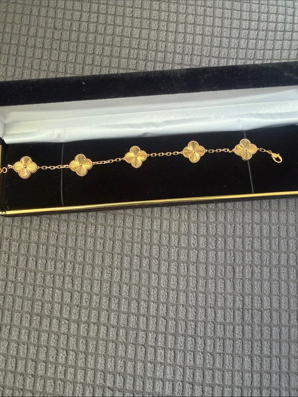 18K Gold Four-Leaf Clover Link Bracelet - Women's Jewelry - Picture 6 of 7